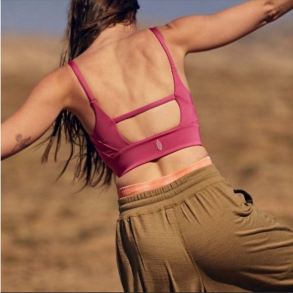 NWT Free People Beat the Heat Reversible Raspberry Sports Bra, Size M - Picture 2 of 7